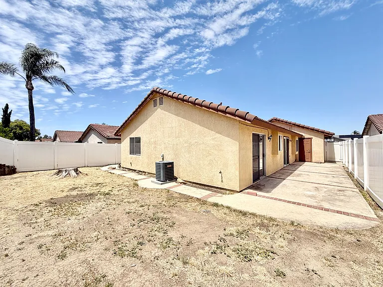 29677 Woodlands Ave — Photo 24
