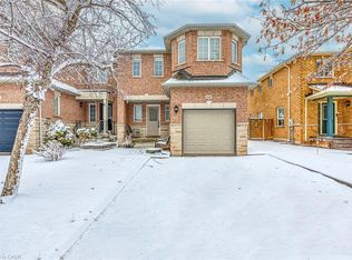 2468 Newcastle Cres, Oakville, ON L6M 4P3