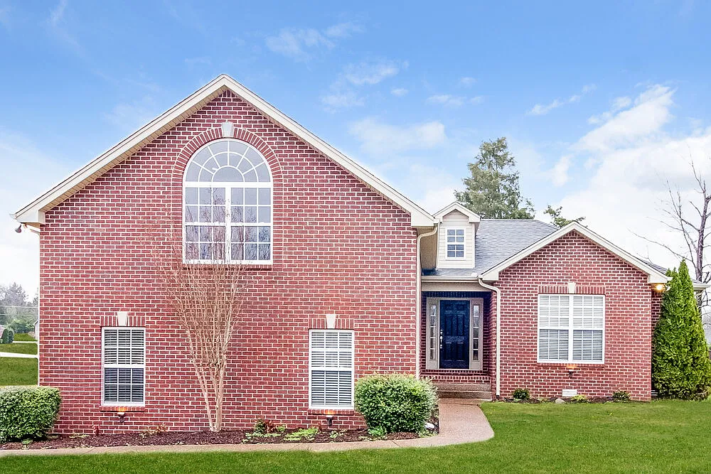4 bed, 2.0 bath, 1879 sqft, $2,645 — Photo 1