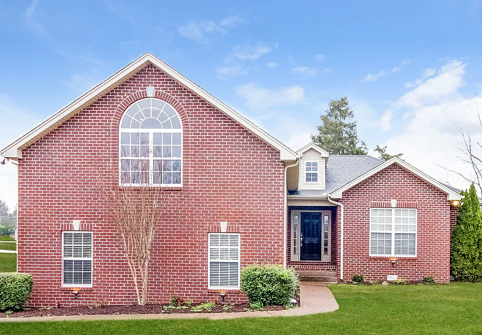 1015 Station Cir