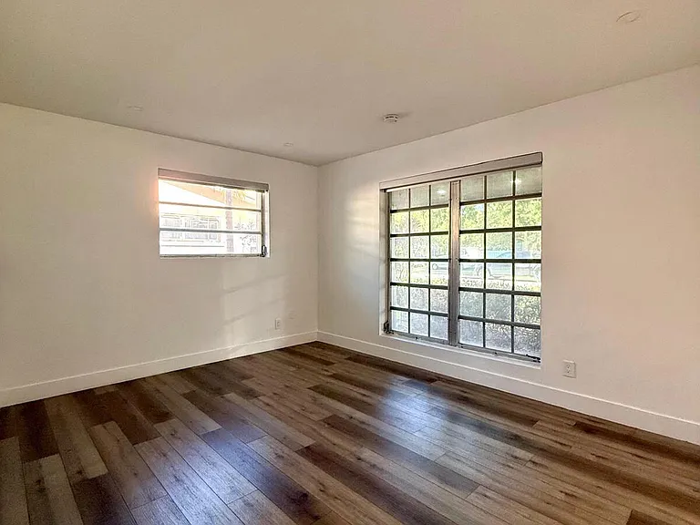 4411 Thomas St — Photo 18