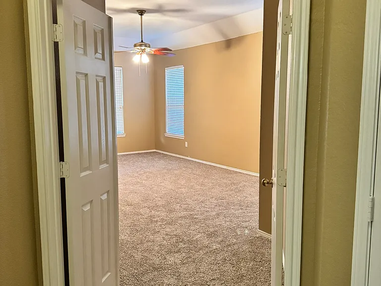 304 Patricia Ln — Photo 20