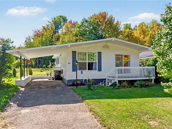 65 McNair Dr, Nackawic, NB E6G 1A4