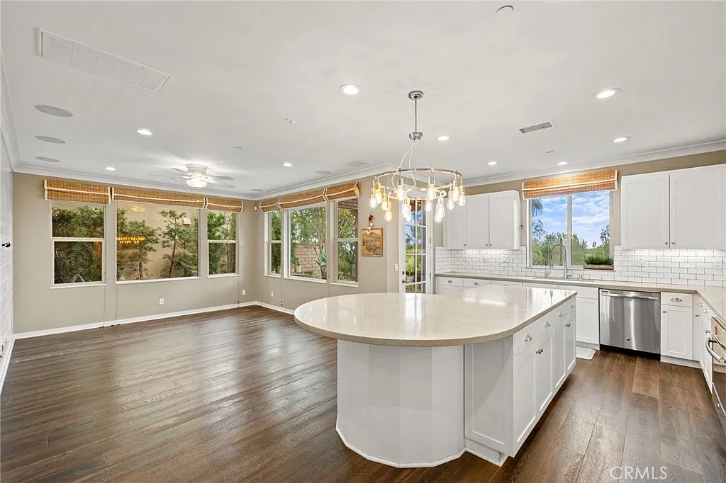 3 bed, 2.5 bath, 1658 sqft, $4,950 — Photo 4