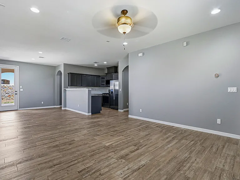 2120 Honour Point Pl — Photo 17