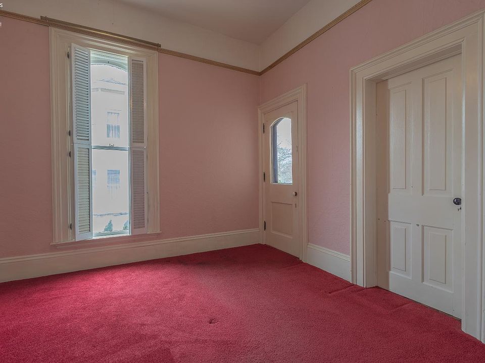 16th image of 39 South St