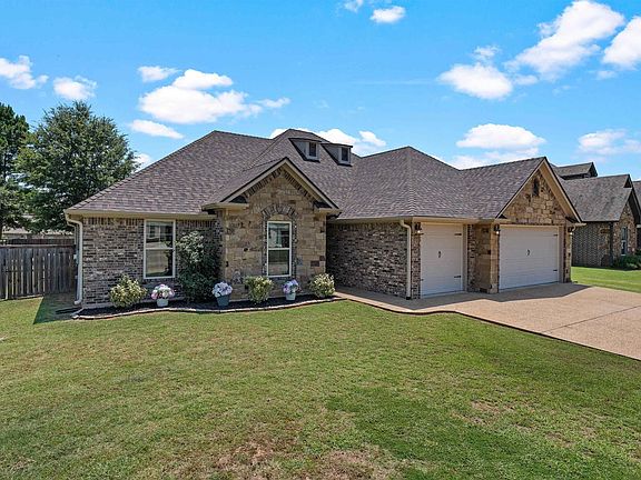 3rd image of 219 Saddle Brook Cir