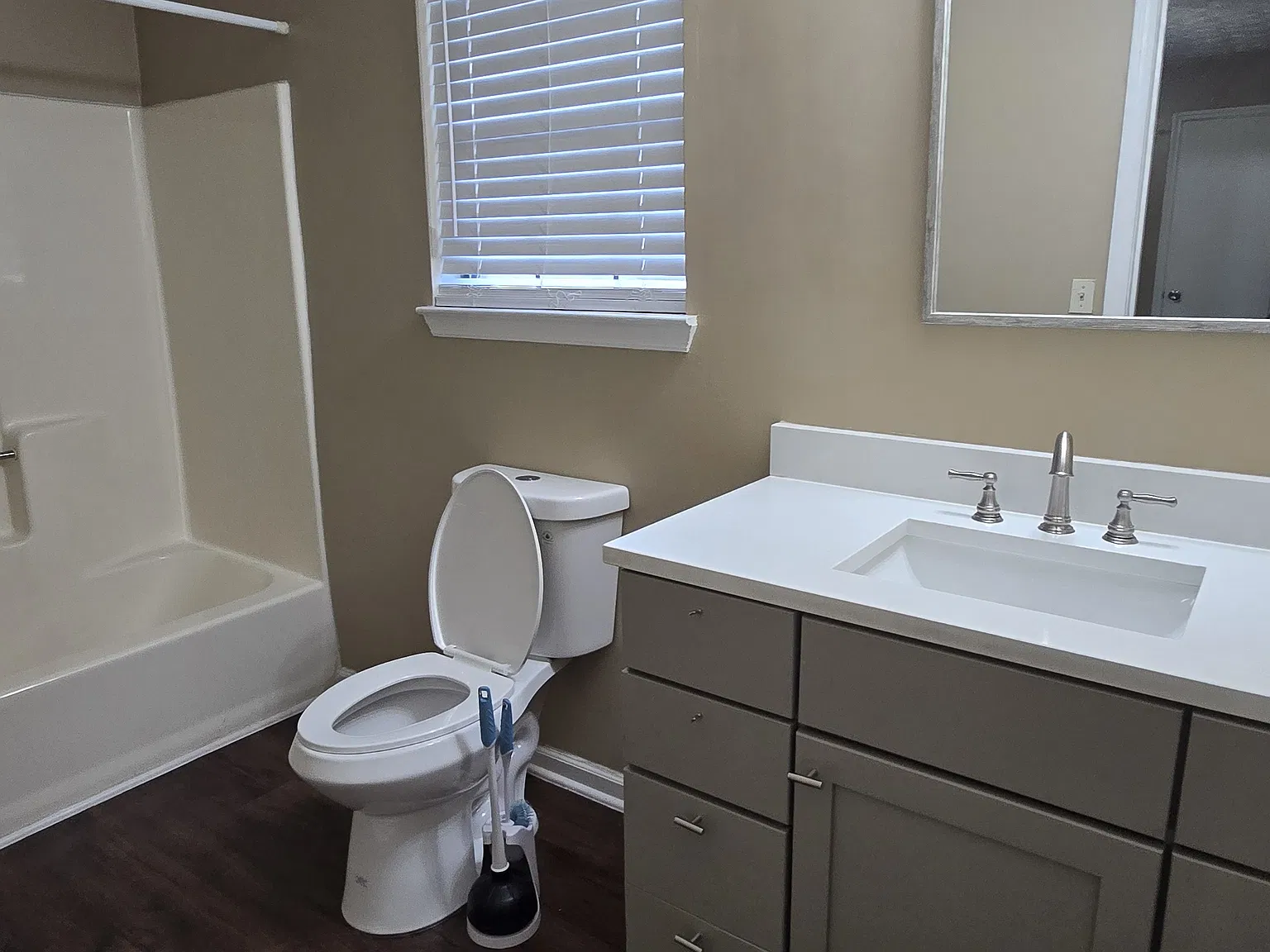 2 bed, 1000 sqft, $1,500 — Photo 4