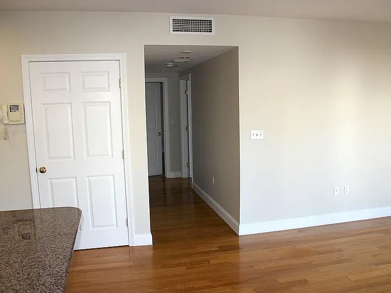 1522 Vfw Pkwy #201 — Photo 14