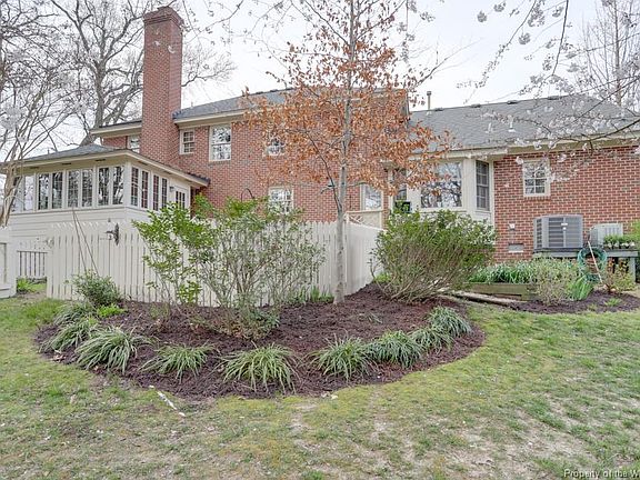 4th image of 238 Lakewood Park Dr