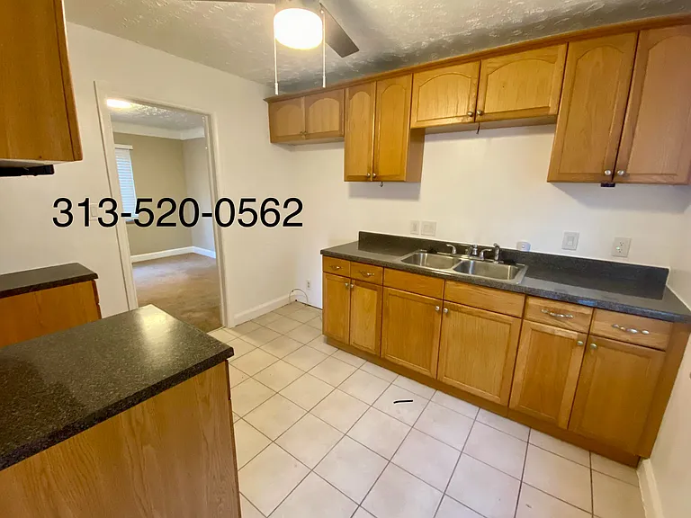 15881 Manor St — Photo 3