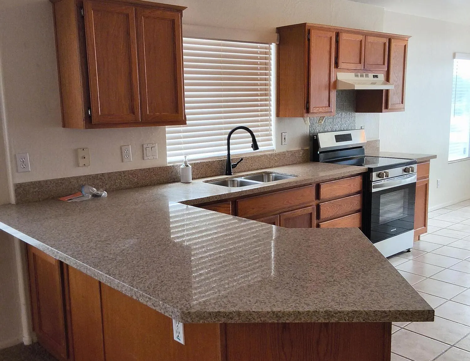 3 bed, 2.0 bath, 1614 sqft, $2,190 — Photo 4