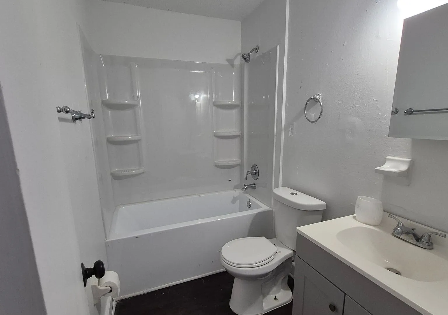 Stunningly updated townhome! — Photo 2