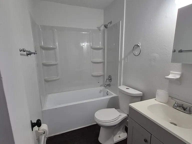 852 Garnet St — Photo 2