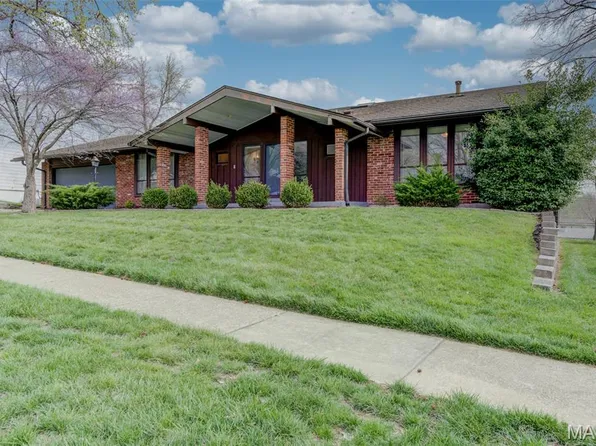1946 Burlewood Dr, Saint Louis, MO 63146