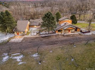 13189 Oyster Lake Rd, Holly, MI 48442