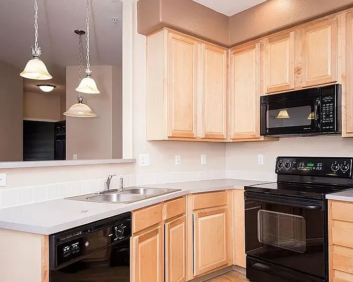 5220 Boardwalk Dr #F33 — Photo 8