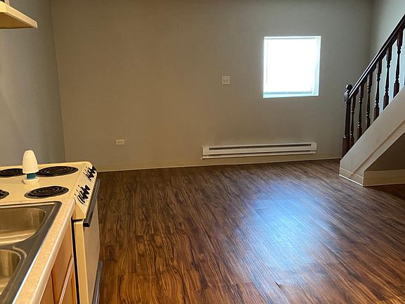 3rd image of 690 W Judson St APT 6