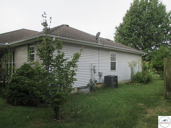 3rd image of 302 Katy Cir