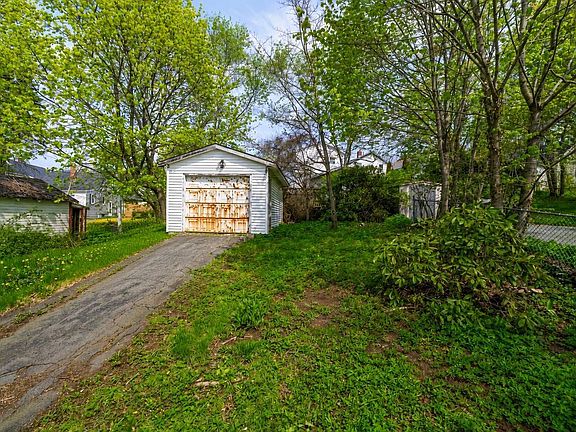 2nd image of 6949 Chebucto Rd