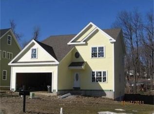 11 Carriage House Ln, Worcester, MA 01606
