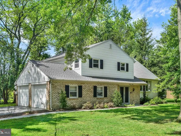 1411 Montfort Dr, Harrisburg, PA 17110