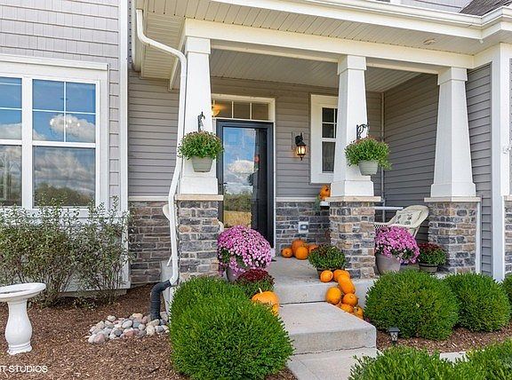 Enjoy decorating for the seasons!