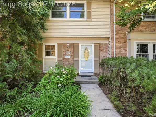 1794 Brentwood Dr, Troy, MI 48098