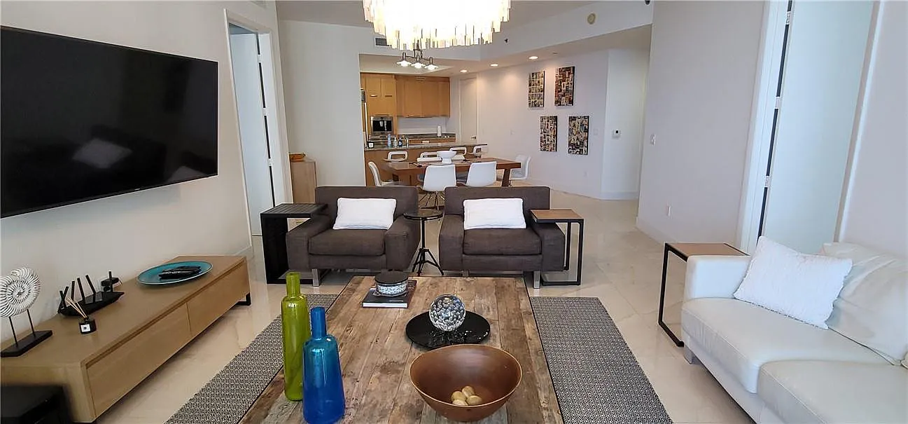 2 bed, 3.0 bath, 1962 sqft, $14,000 — Photo 4