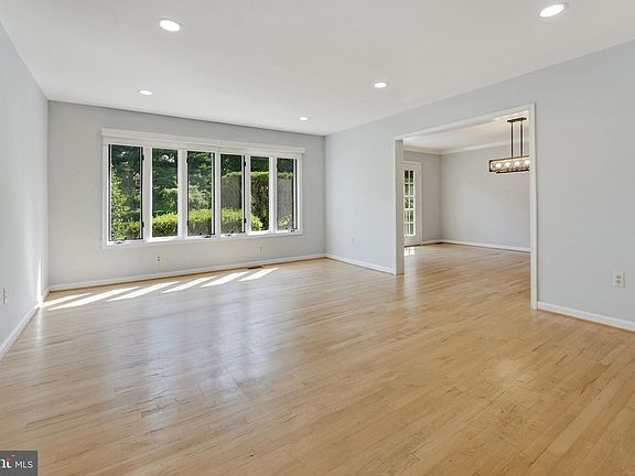 5th image of 9810 Meadow Dale Ct