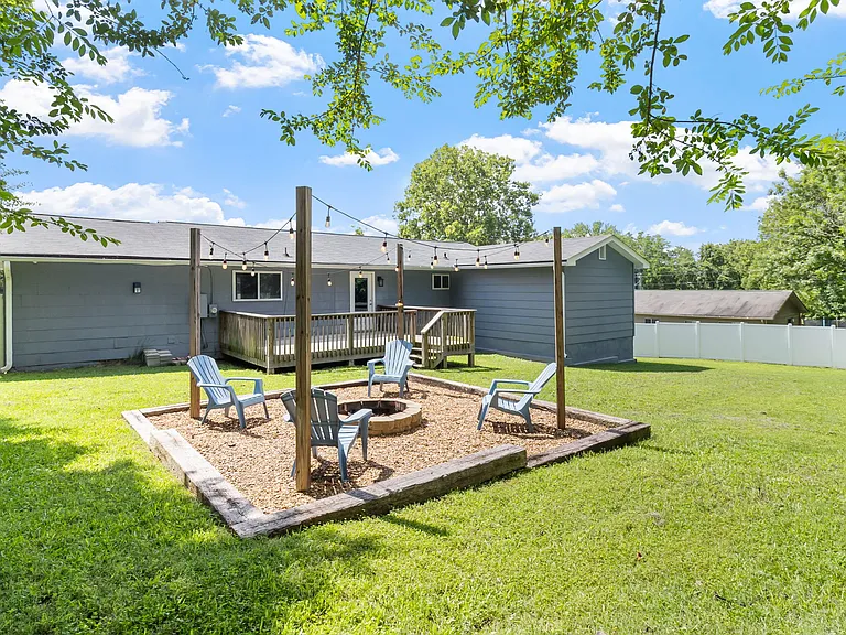 47 Moore Dr — Photo 32