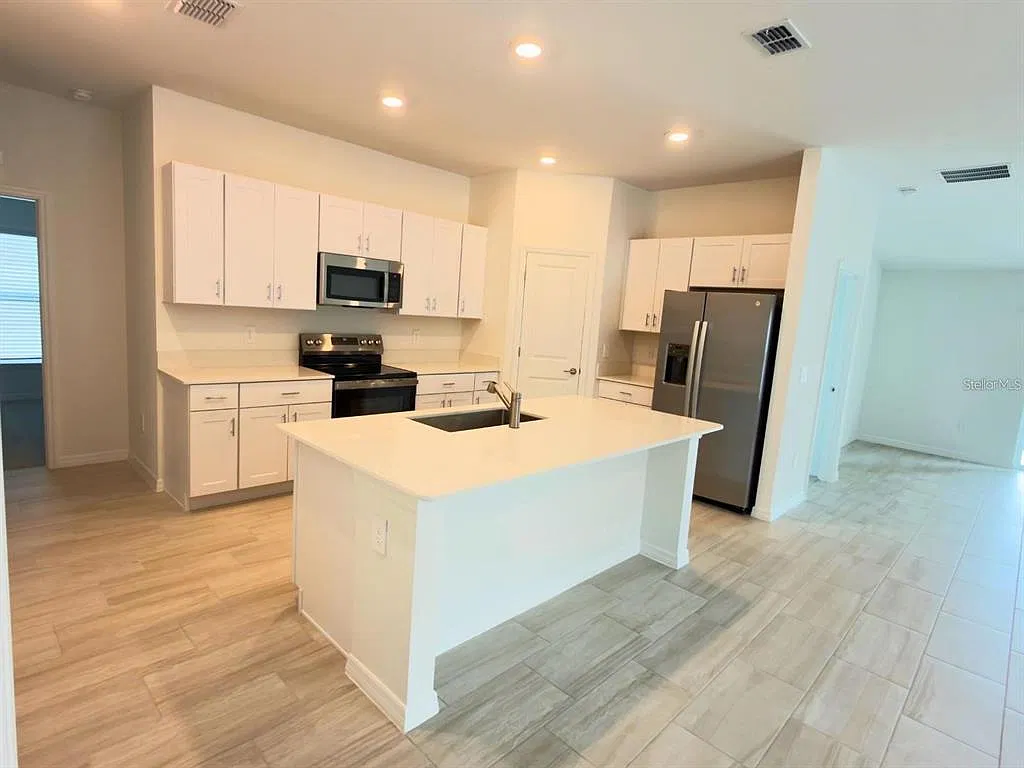 4 bed, 2.0 bath, 1817 sqft, $2,450 — Photo 3