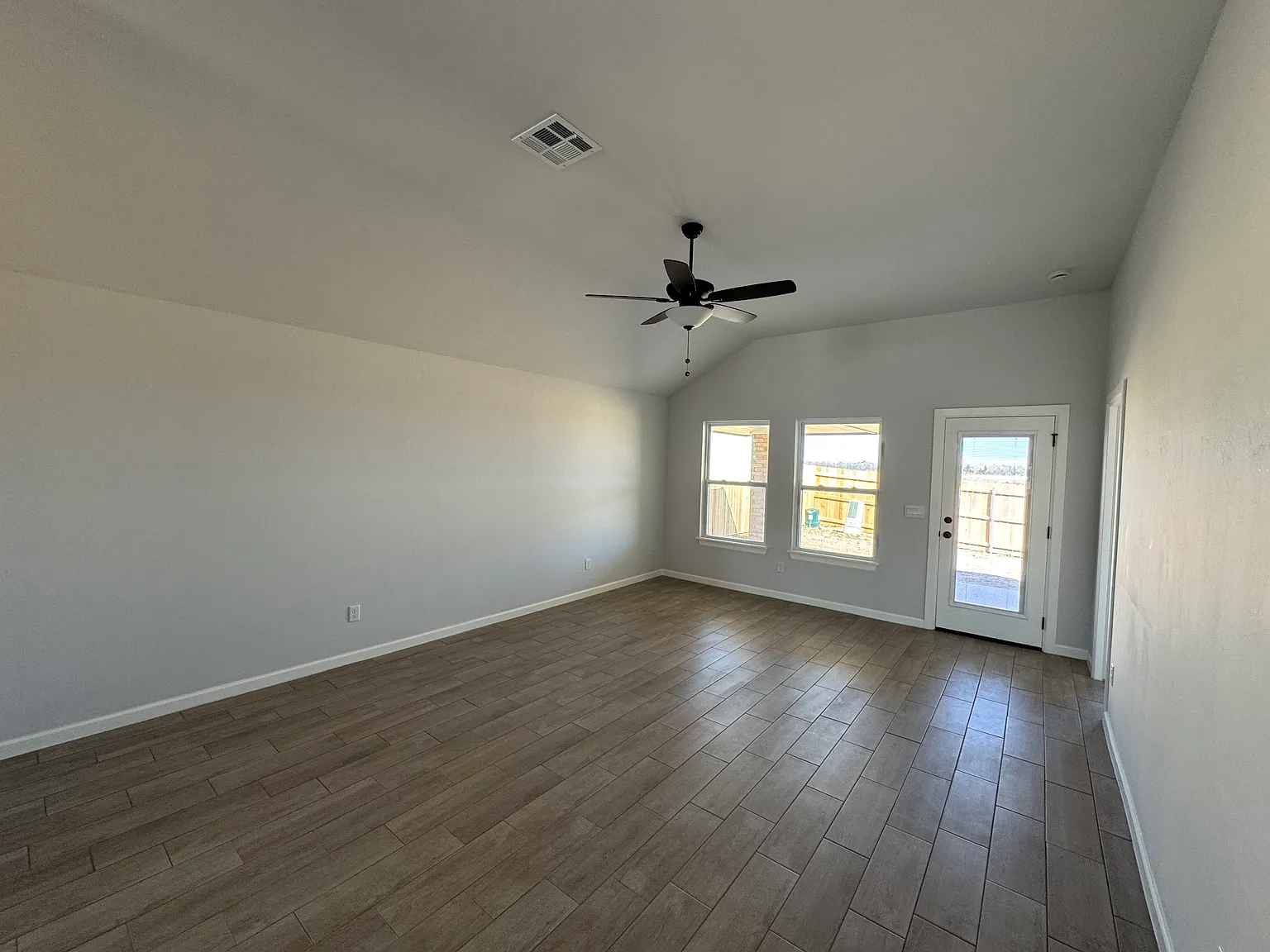 3 bed, 1520 sqft, $2,000 — Photo 4