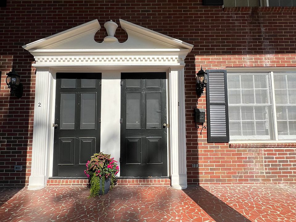 1st image of 124 Northwestern Dr #1