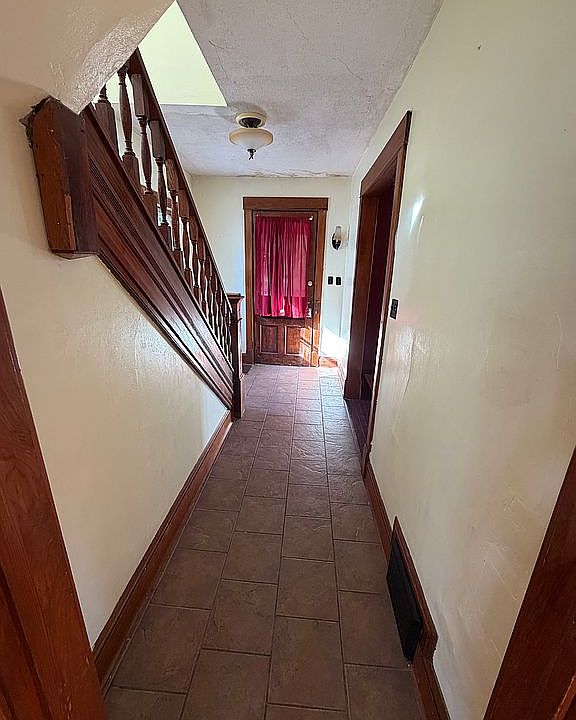 1st image of 859 Edgehill Rd