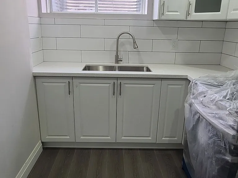 13 McCann St #BASEMENT — Photo 8