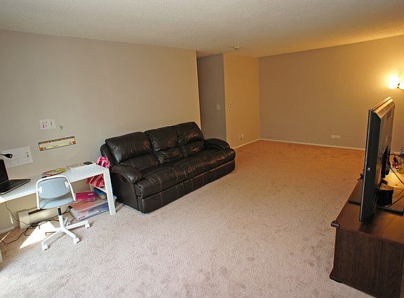 4th image of 110 N Lincoln Ln APT 3D