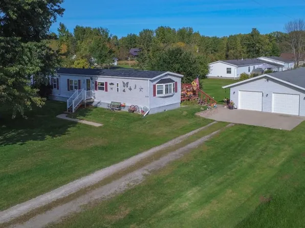 886 Lilly Rd, Little Suamico, WI 54141
