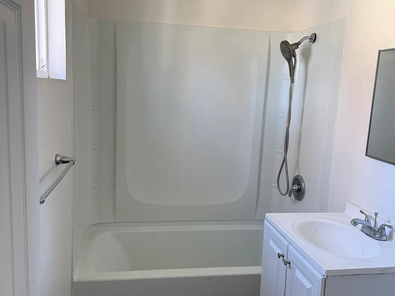 1 bed, 525 sqft, $2,200 — Photo 3