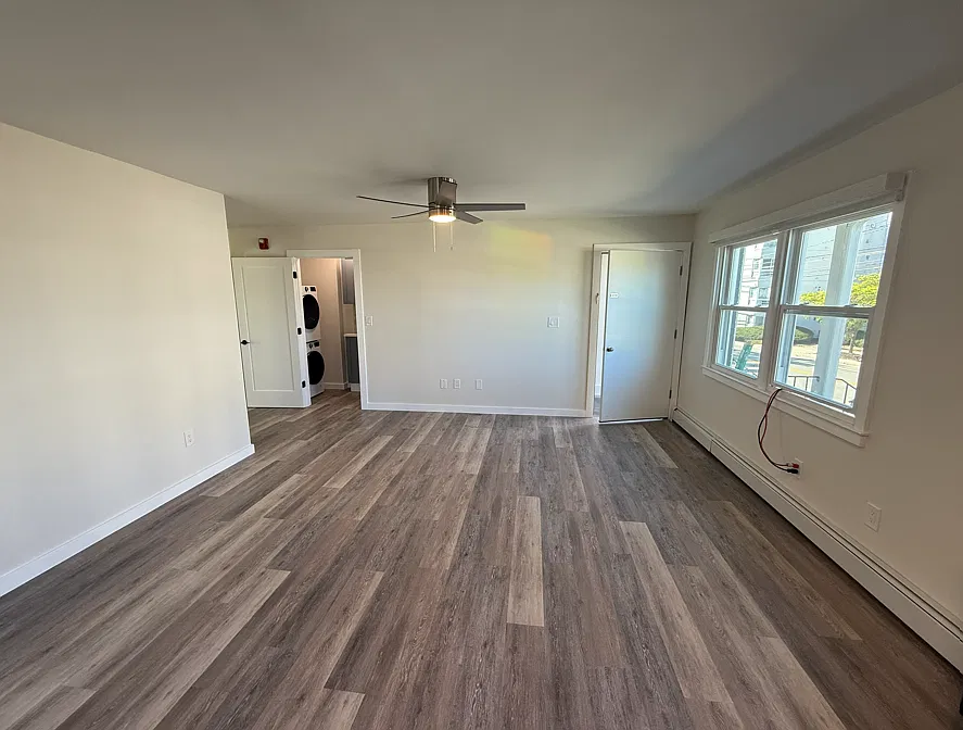340 Grand Ave — Photo 4