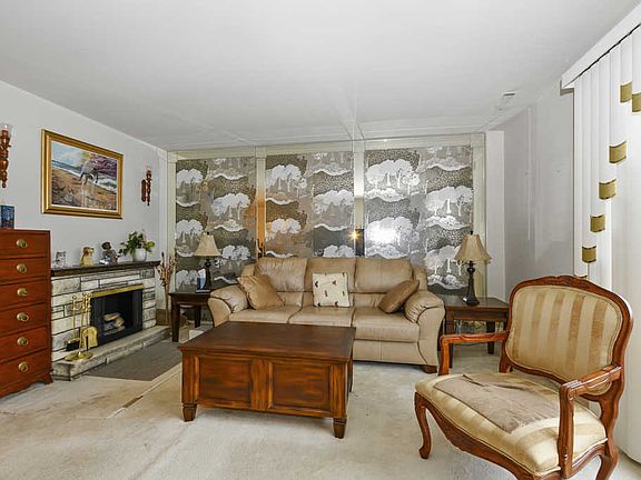 5th image of 100 Park Ave