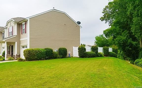 4th image of 929 Willow Creek Dr