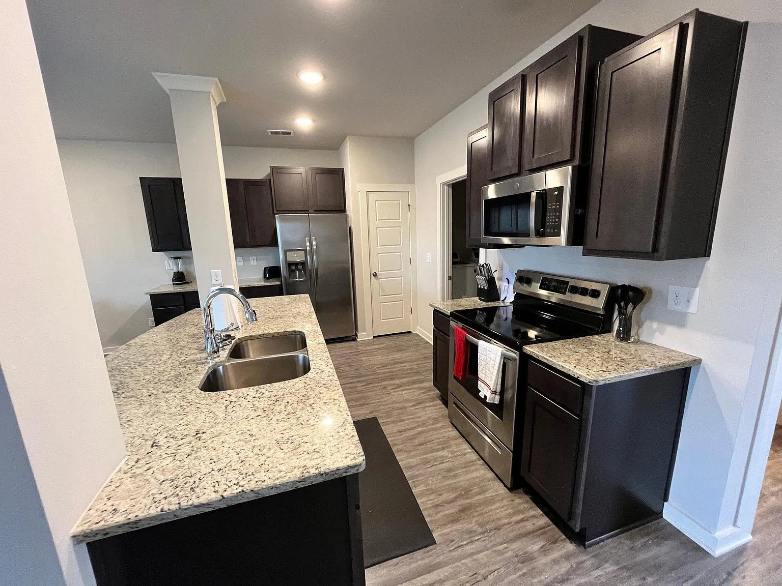 4 bed, 2.5 bath, 1824 sqft, $3,245 — Photo 3