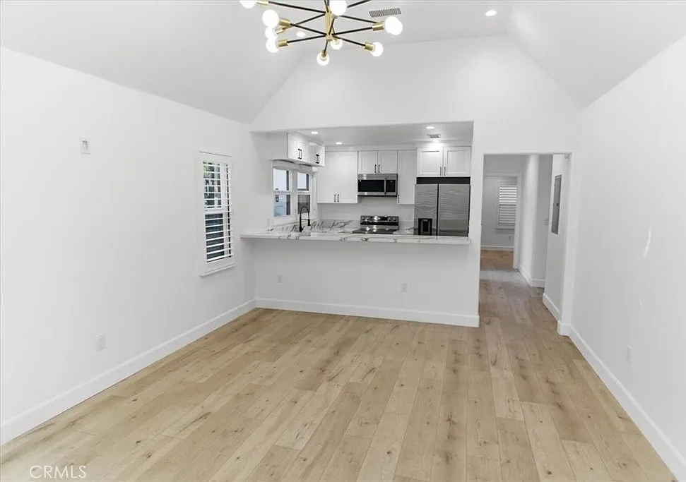 2 bed, 820 sqft, $3,450 — Photo 3