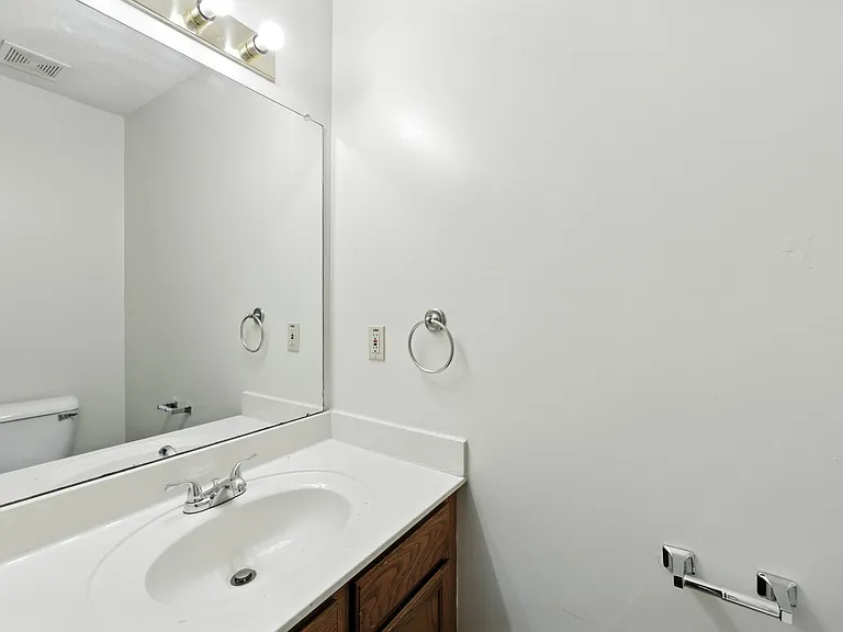 253 Stateline Rd — Photo 5