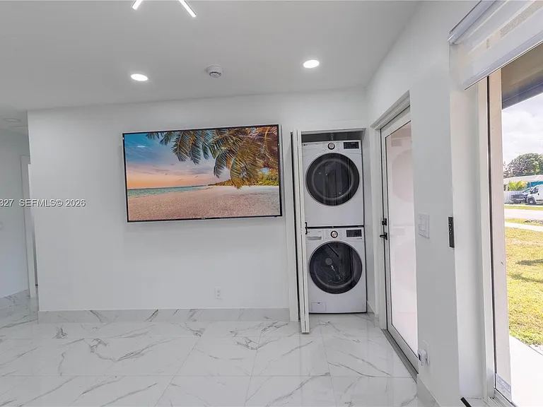3001 SW 35th Ave — Photo 6