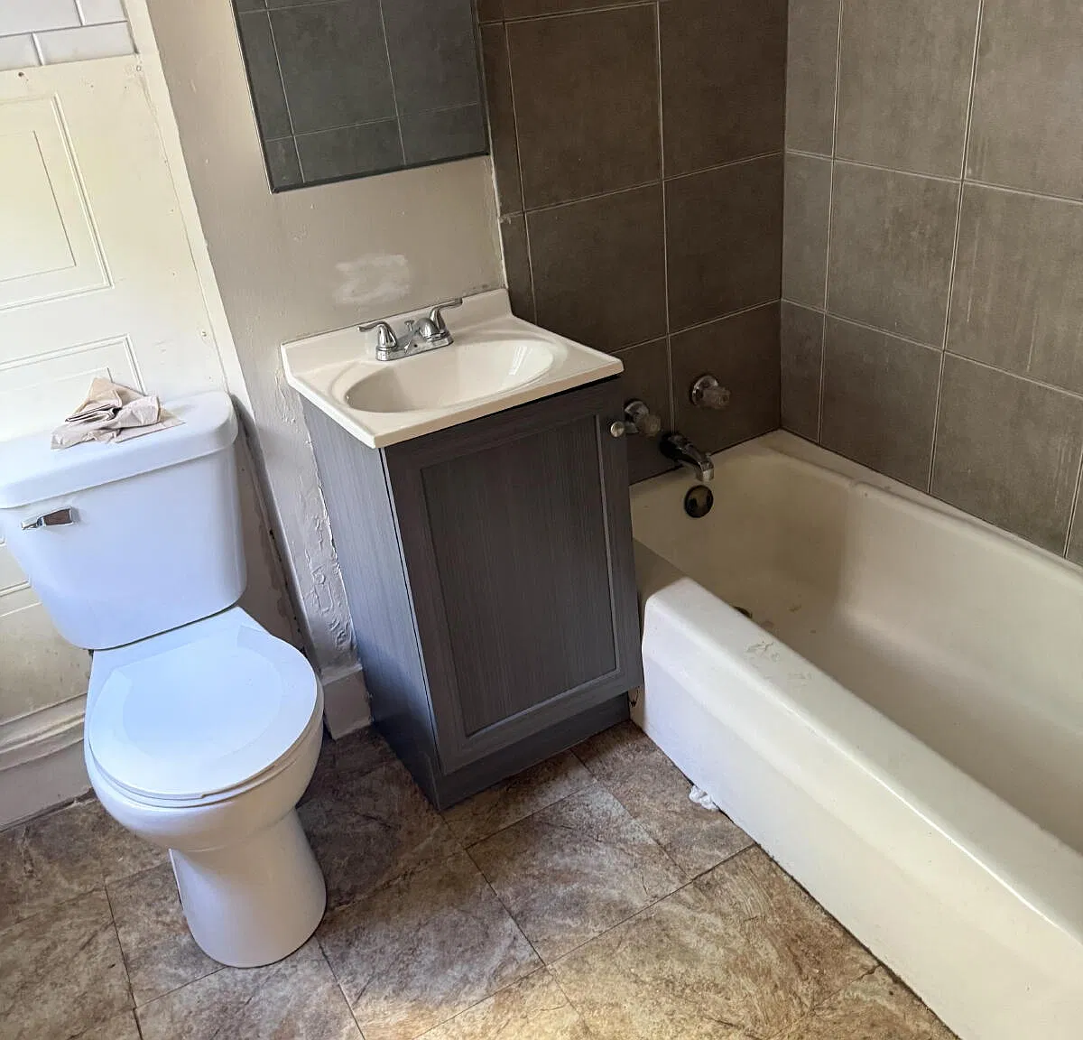 2 bed, 1.0 bath, $950 — Photo 1