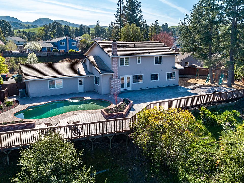 2nd image of 441 Barranca Ct