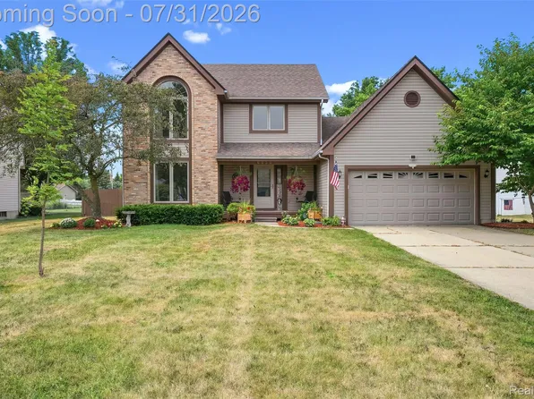 6054 Chatham Ct, Grand Blanc, MI 48439