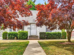 122 Dorset Ave, Albertson, NY 11507